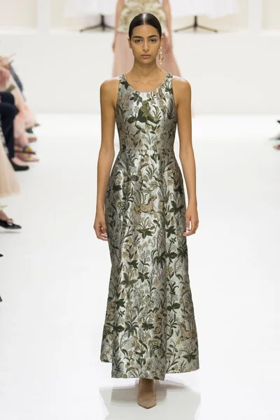 Look 50